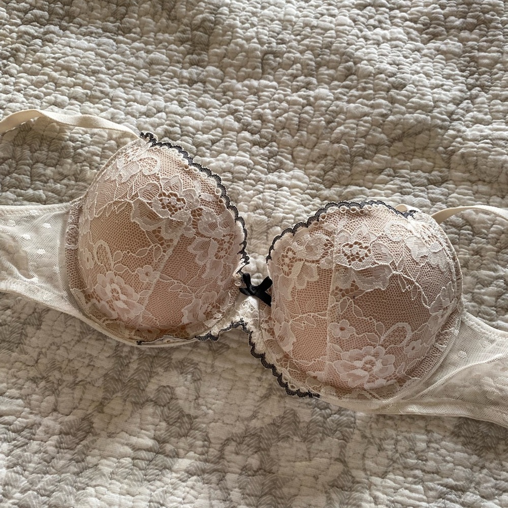 White/Grey Lace Victorias Secret Bra